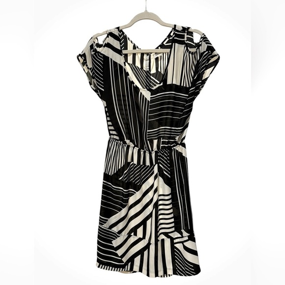 silence + noise Dresses & Skirts - Urban Outfitters Silence + Noise Women's M Black Tan Mini Dress Cold Shoulder